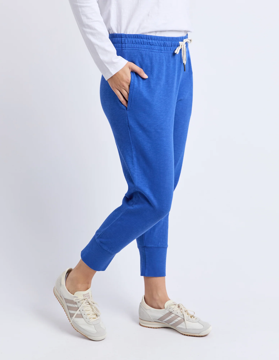 Woman wearing Brunch Pant - French  Blue side view