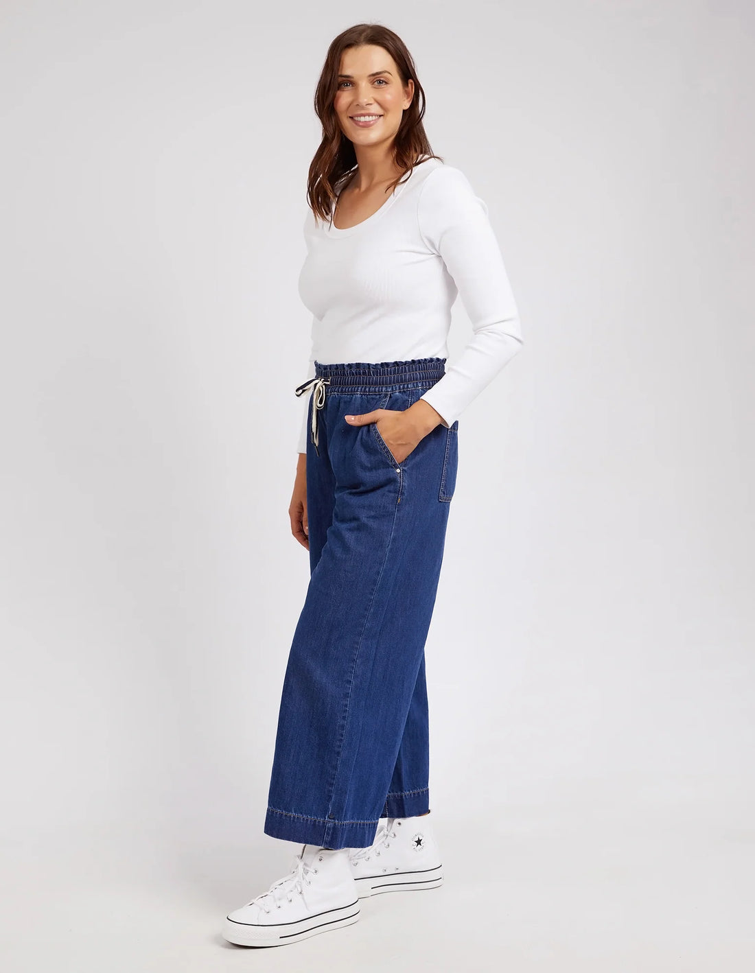 Woman with hand in Greta Wide Leg pant Dark Blue pocket
