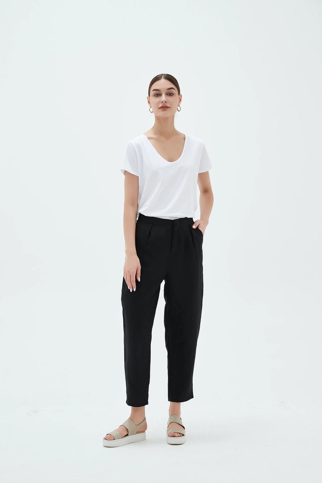 Tailored Linen Capri Pant - Black
