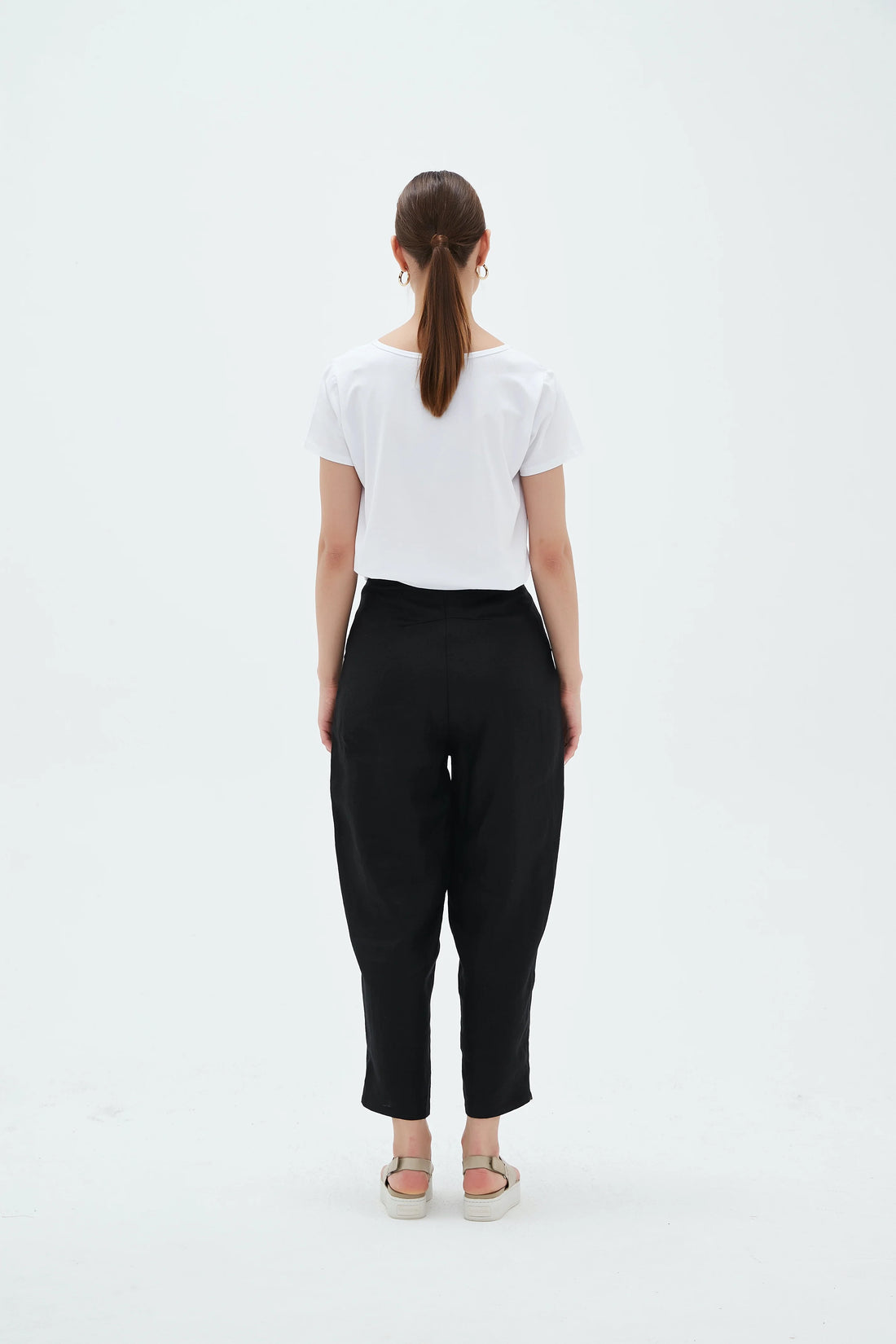 Tailored Linen Capri Pant - Black