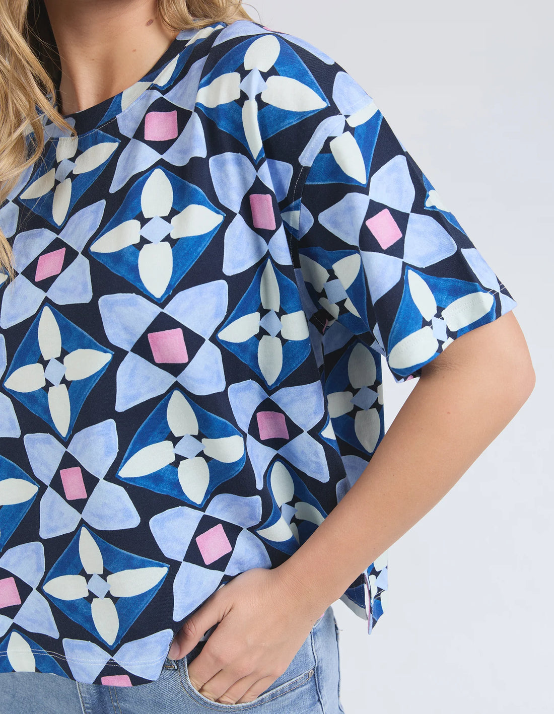 closer look of the sleeve details of the elm lifestyle printed tile tee geo print