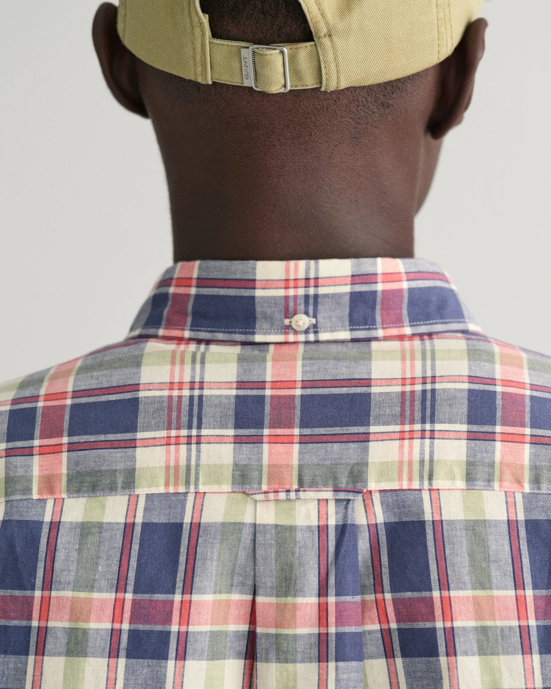 man wearing cap, gant regular fit checkered cotton linen shirt in dusty blue sea