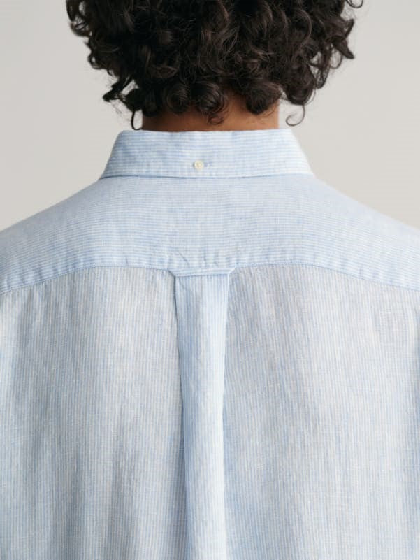 back details of gant regular linen shirt short sleeve in capri blue and pants