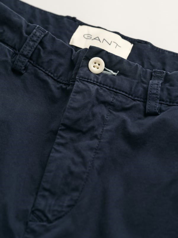 button and ladel detail of gant sunfaded shorts in marine